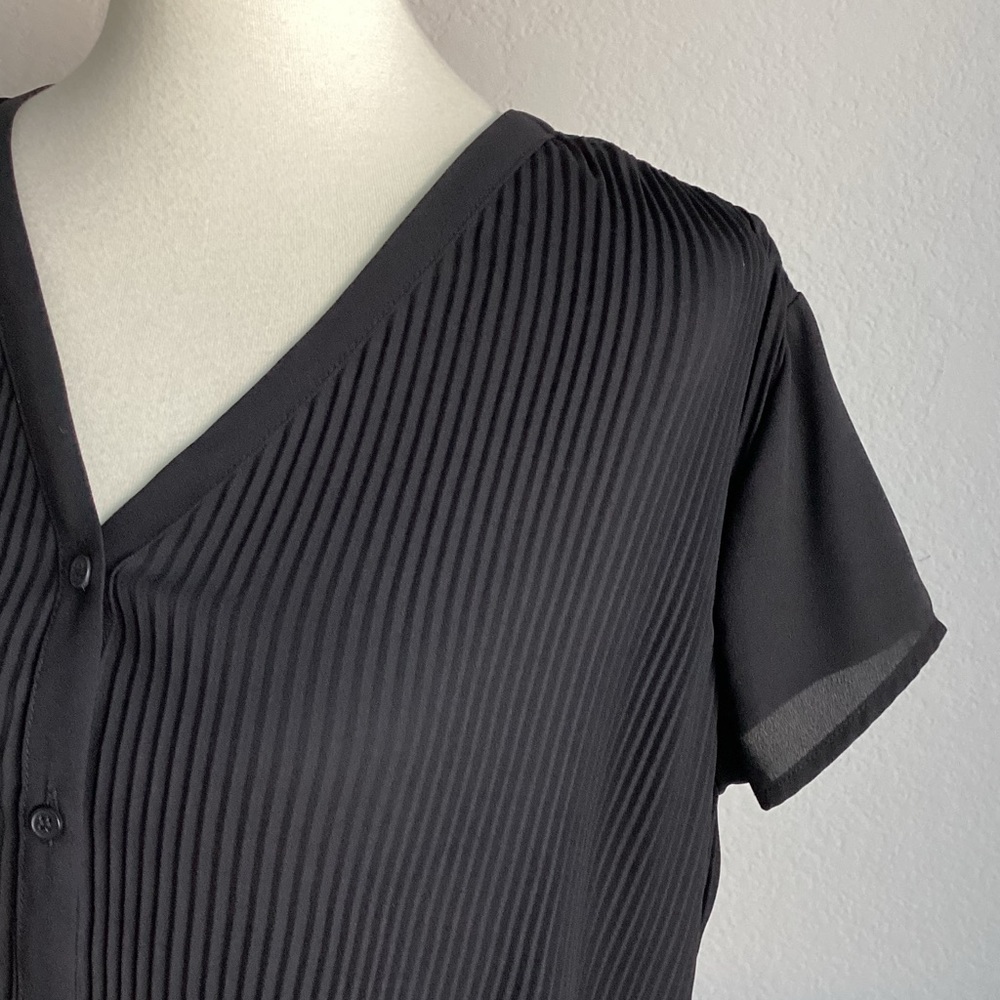 \Pleione\ Plisse Pleated Blouse - Picture 3 of 15